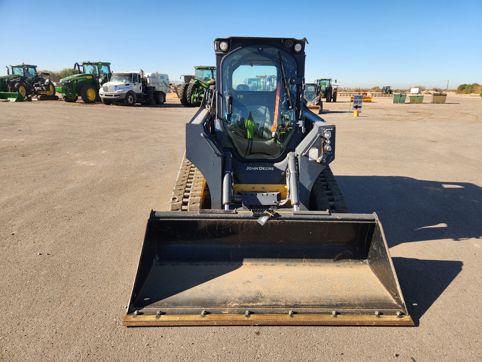 2022 John Deere 325G Image 2