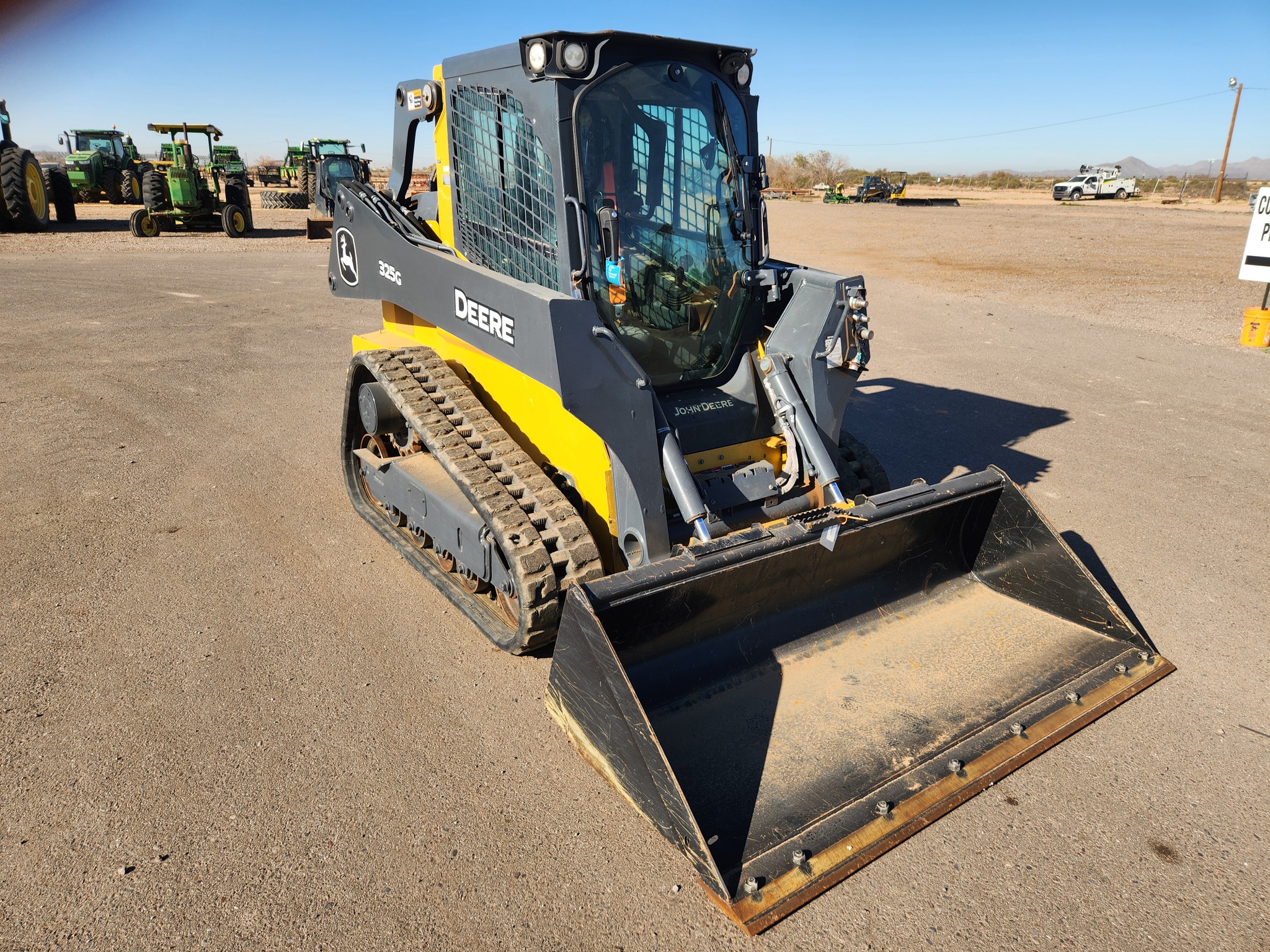 2022 John Deere 325G Image 3