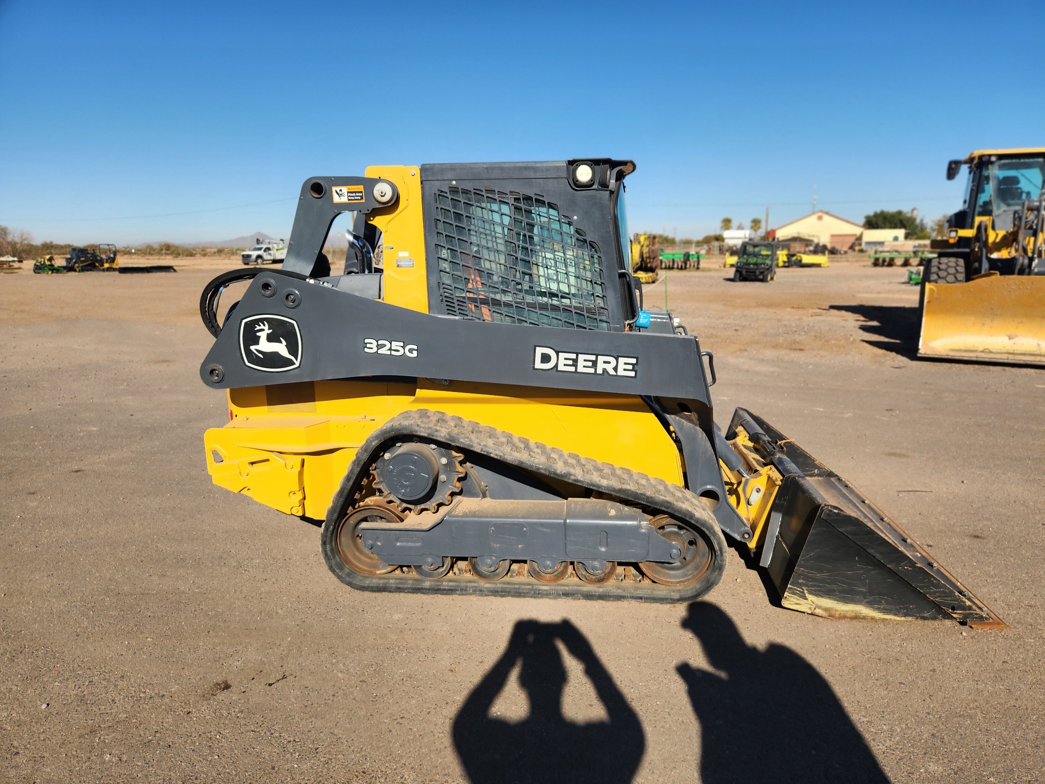 2022 John Deere 325G Image 5