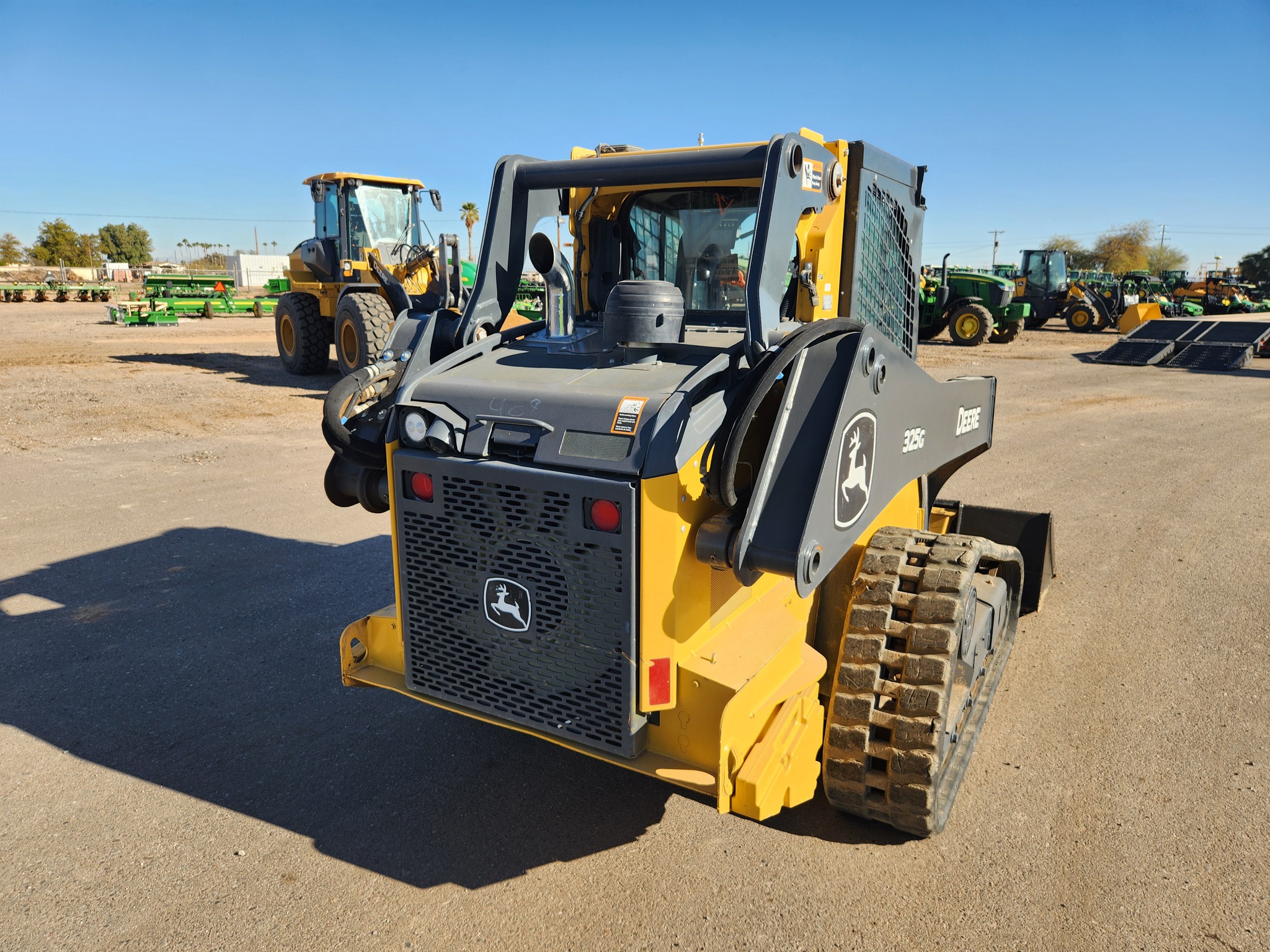 2022 John Deere 325G Image 7