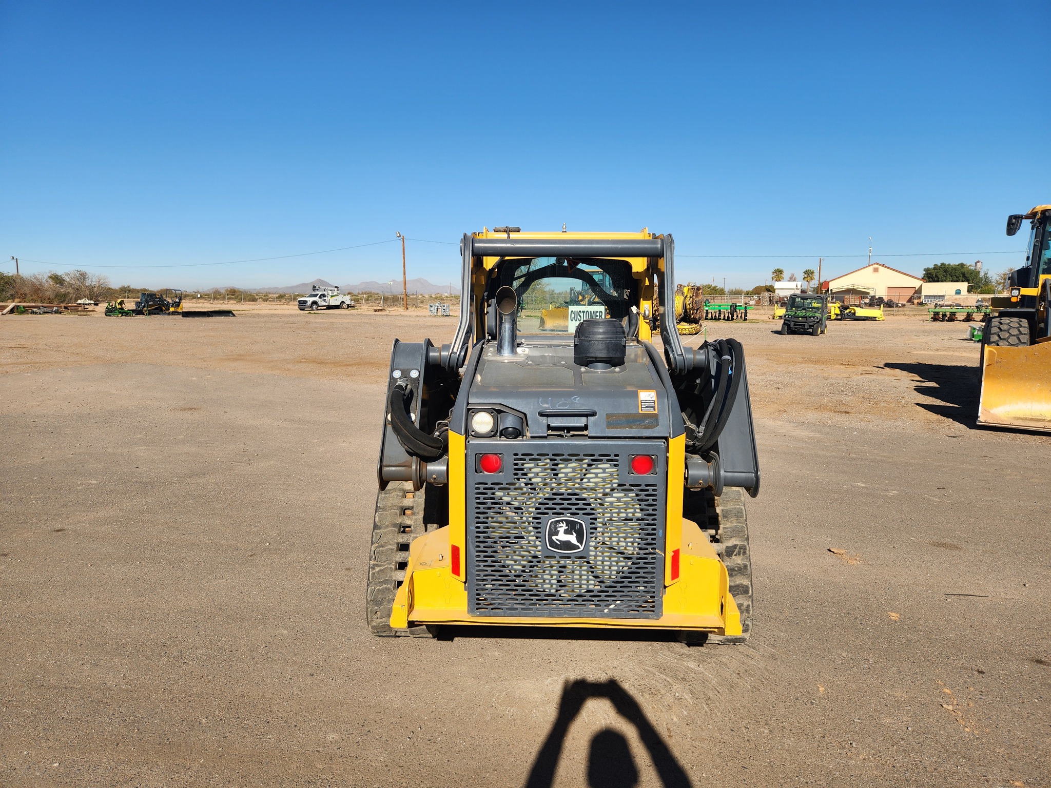 2022 John Deere 325G Image 9