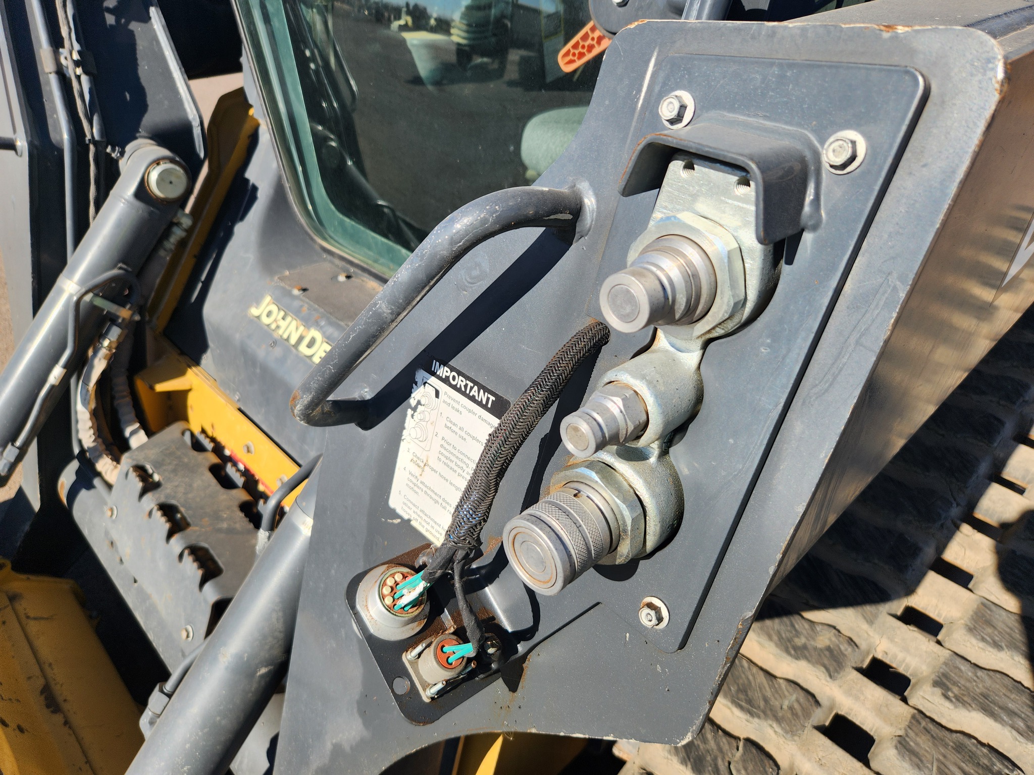 2022 John Deere 325G Image 12