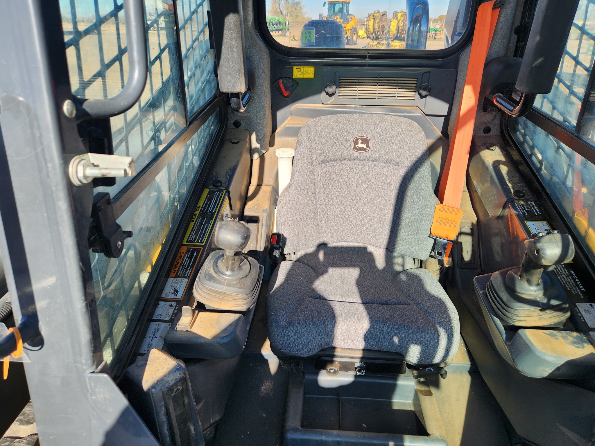 2022 John Deere 325G Image 14