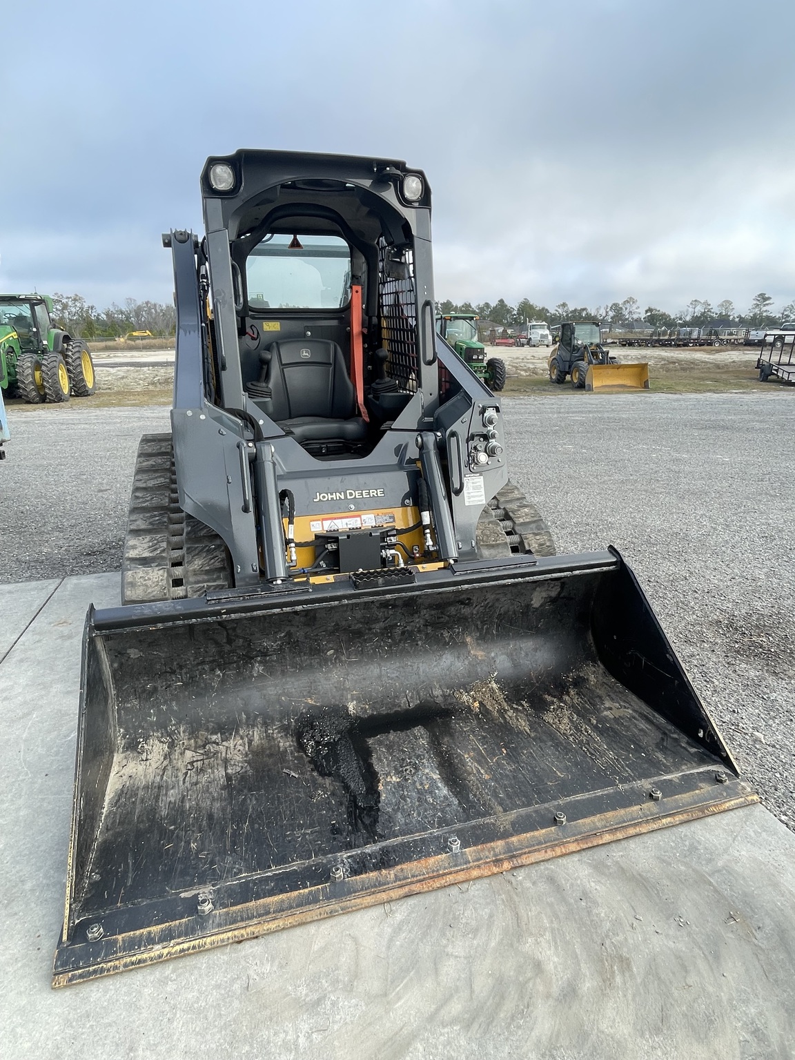 2024 John Deere 317G Image 3