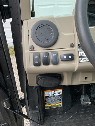 Photo of 2024 John Deere XUV 835R