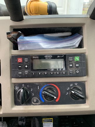 Photo of 2024 John Deere XUV 835R