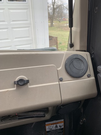 Photo of 2024 John Deere XUV 835R