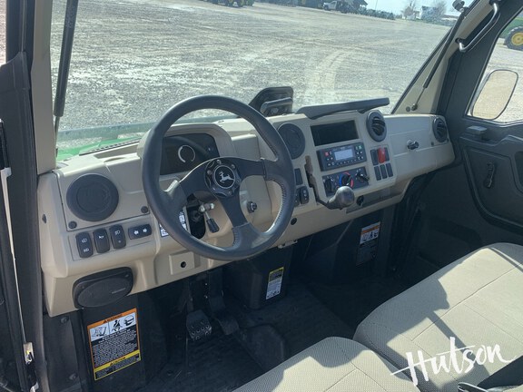 Photo of 2024 John Deere XUV 835R