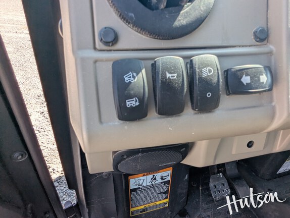 Photo of 2024 John Deere XUV 835R