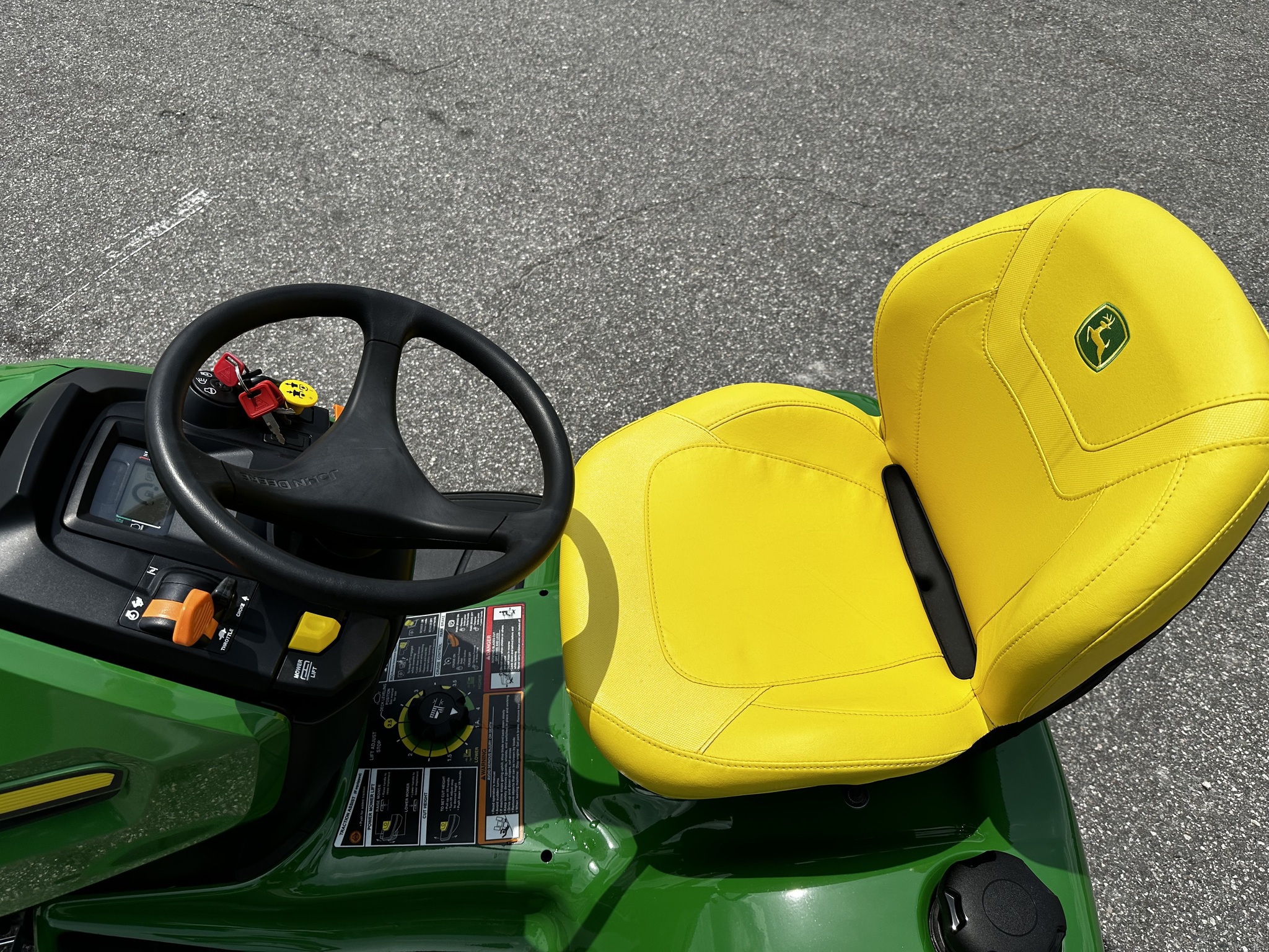 2025 John Deere X370 Image 5