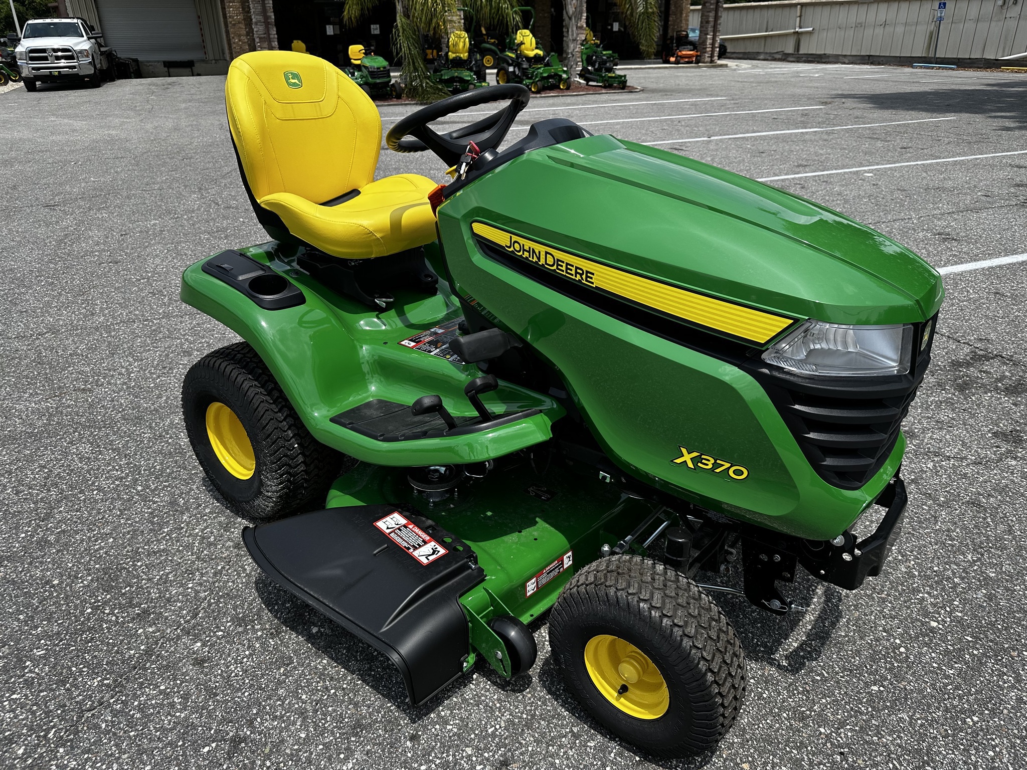 2025 John Deere X370 Image 3