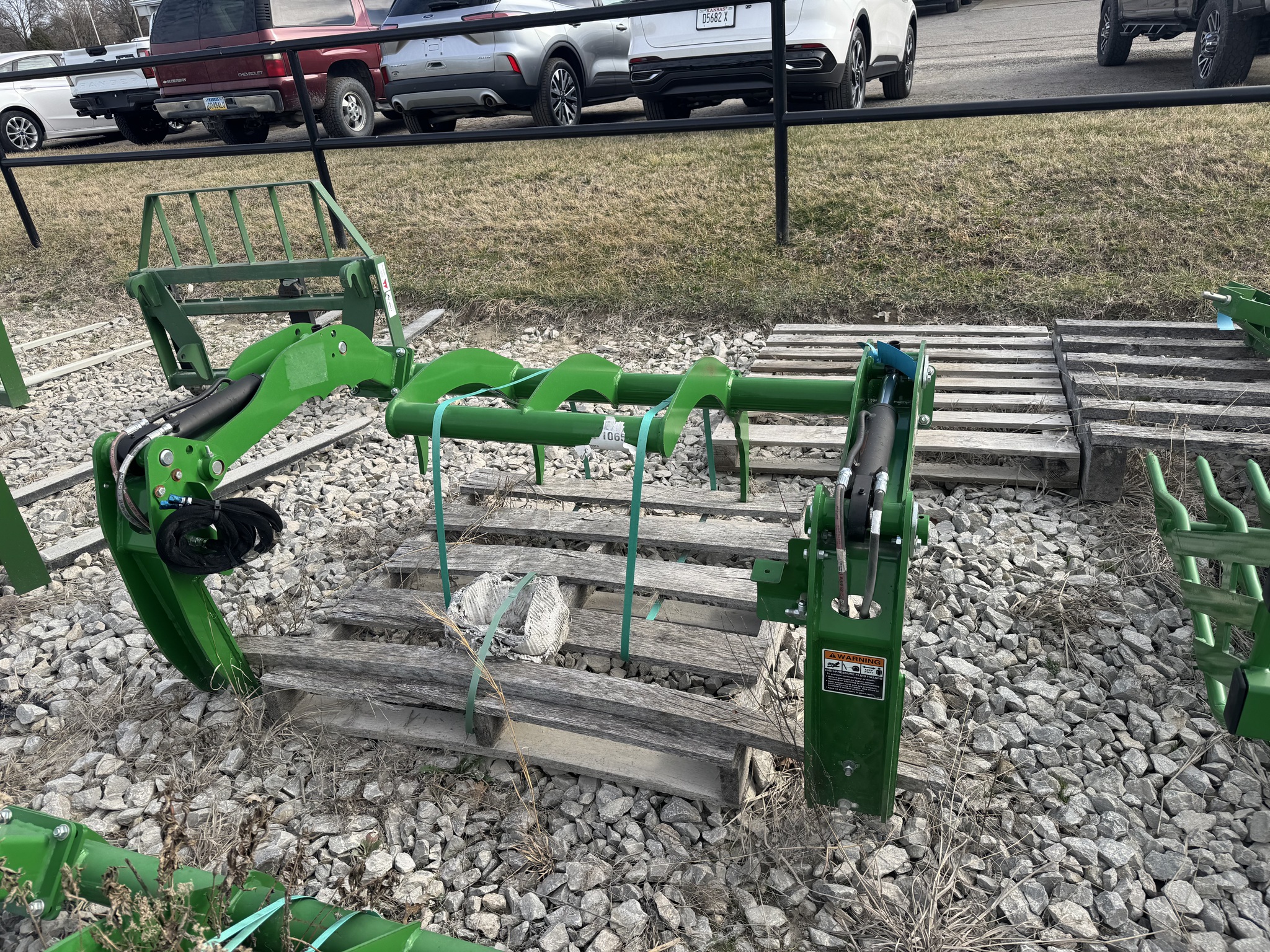  2021 Frontier AR10E-75 ROCK BKT 300X/CX/4&500-XF at Heritage Tractor in Pittsburg, KS