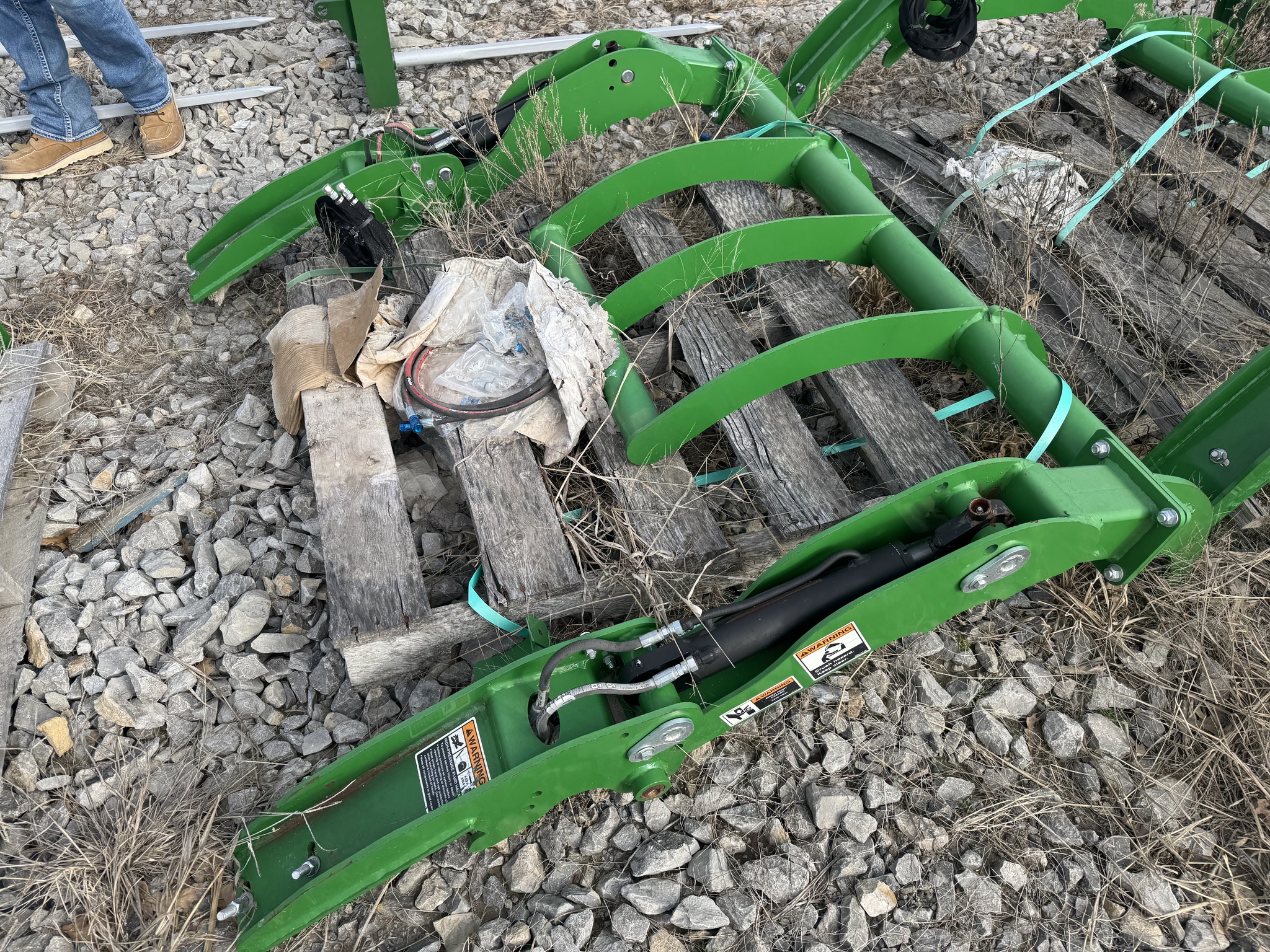  2021 Frontier AR10E-75 ROCK BKT 300X/CX/4&500-XF at Heritage Tractor in Pittsburg, KS