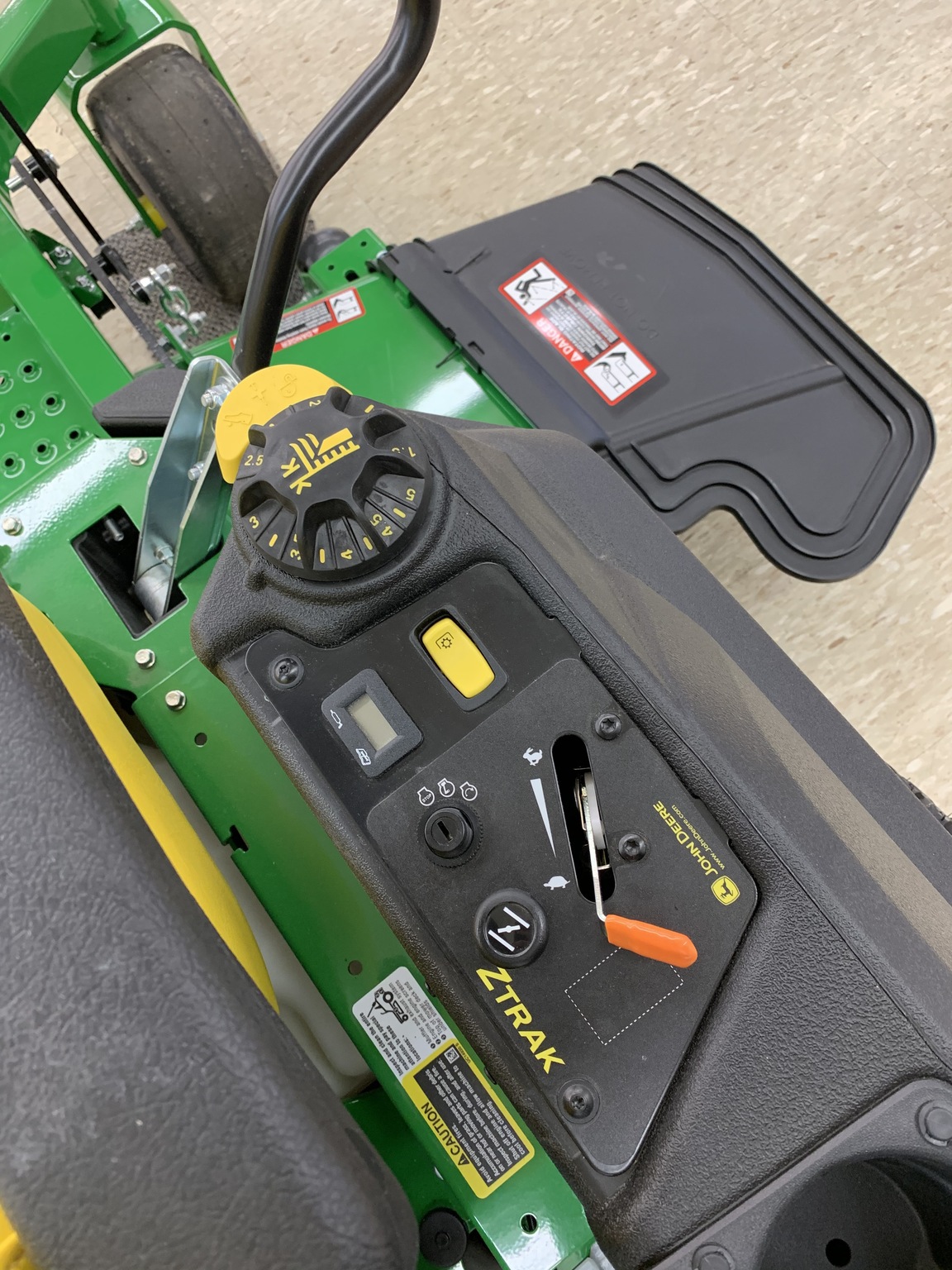 2025 John Deere Z720A Image 7