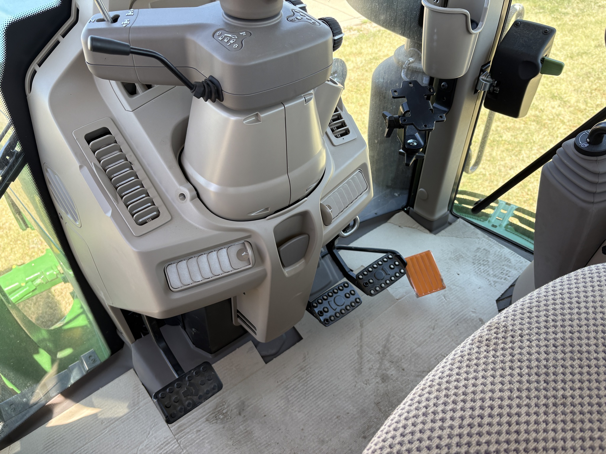 2024 John Deere 6145M Image 9