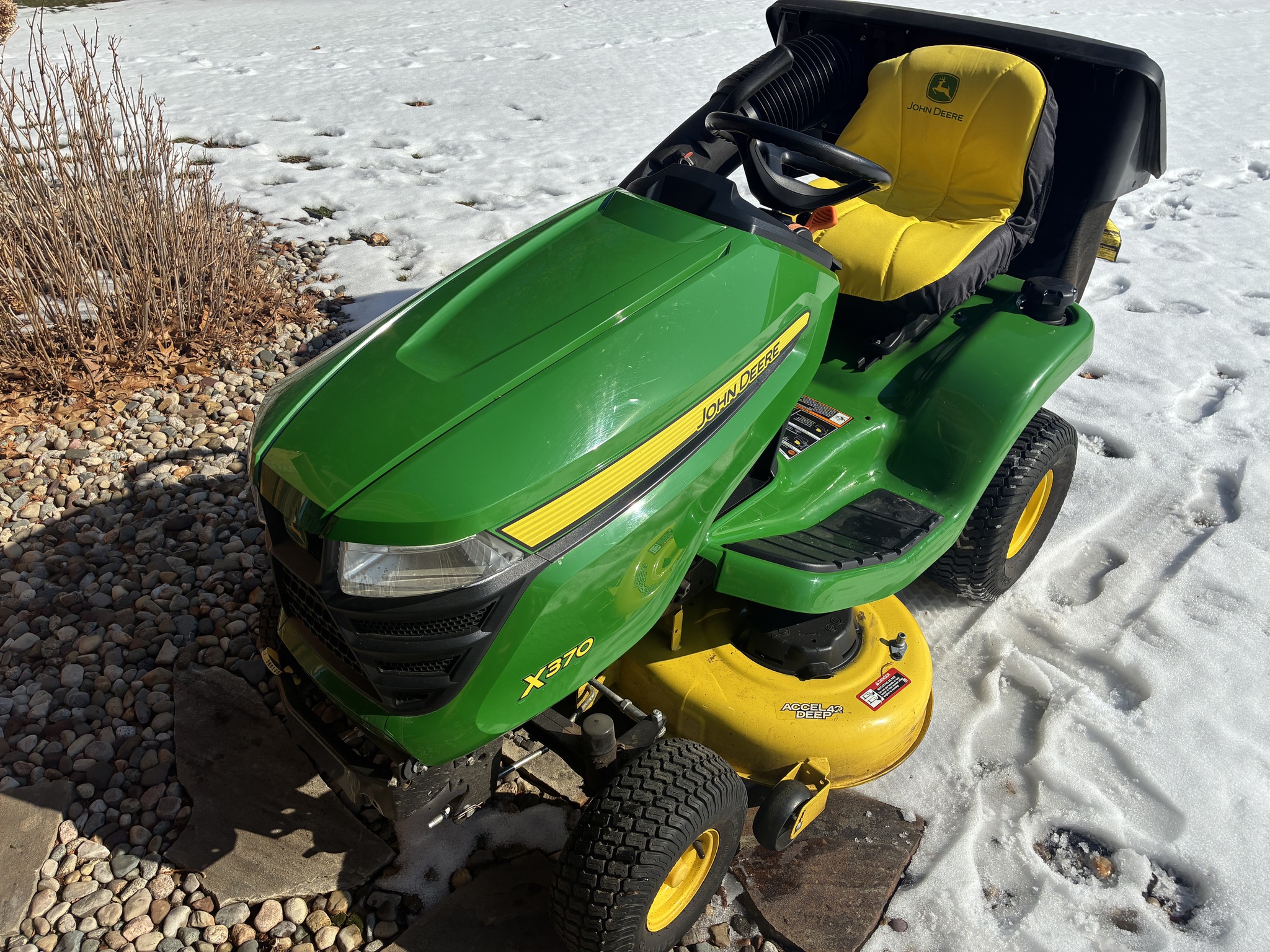 2019 John Deere X370 Image 3