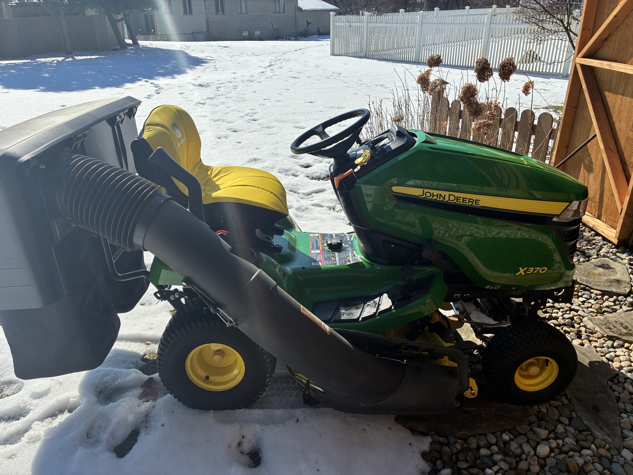 2019 John Deere X370 Image 8