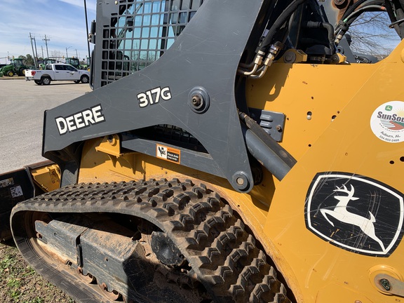 2021 John Deere 317G Photo 2