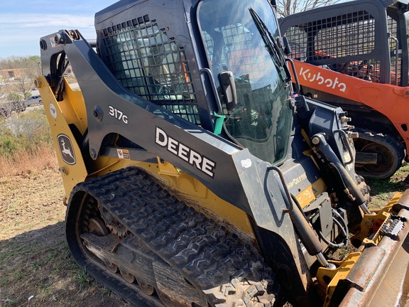 2021 John Deere 317G Photo 3