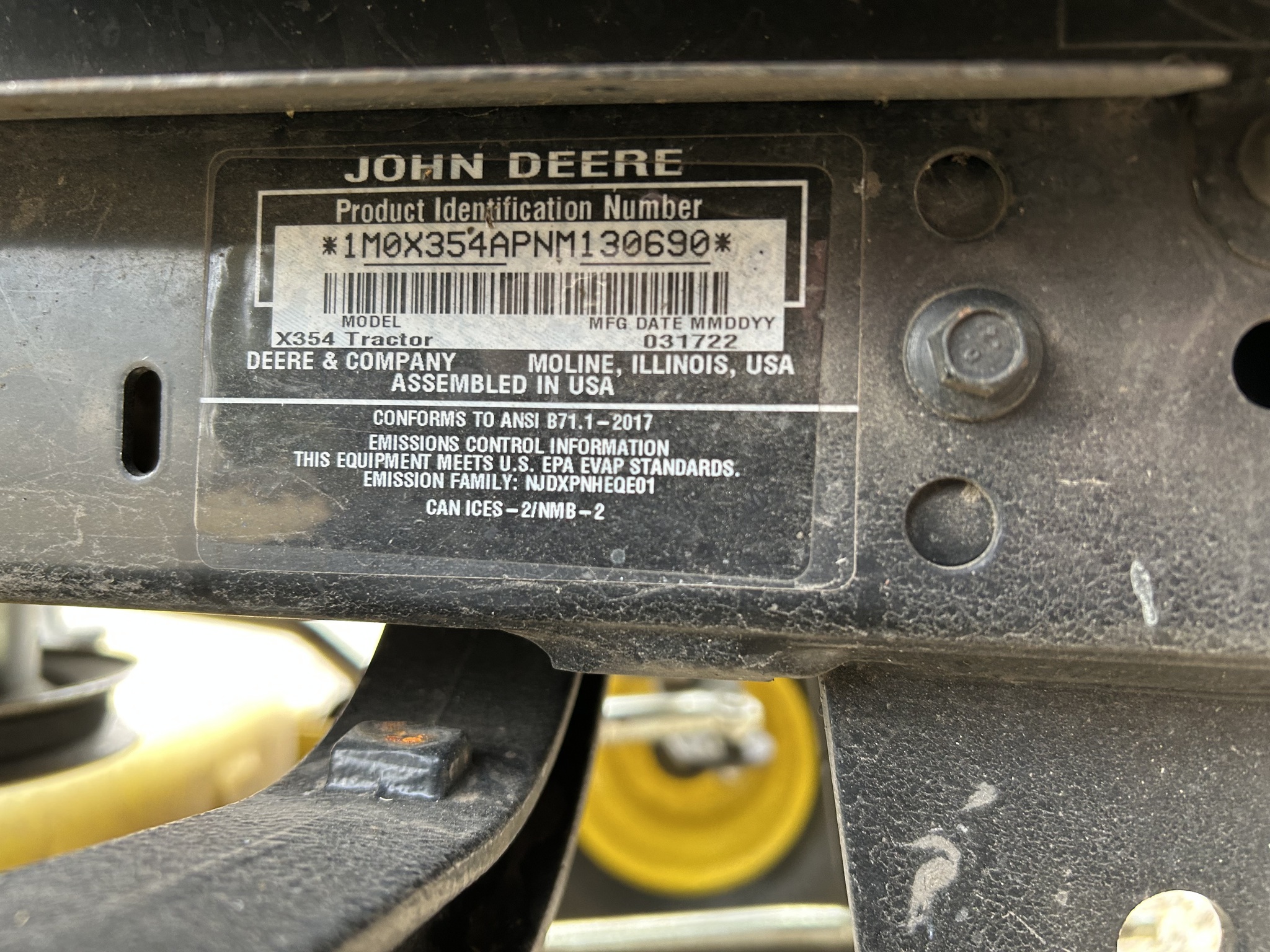  2022 John Deere X354 at Heritage Tractor in Streator, IL