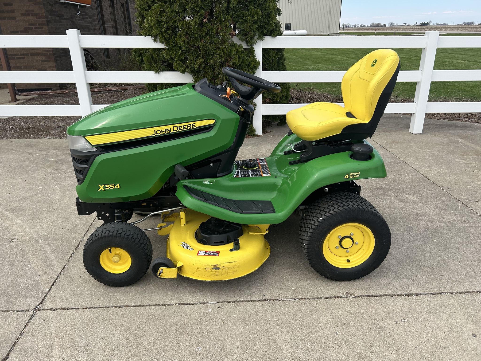  2022 John Deere X354 at Heritage Tractor in Streator, IL