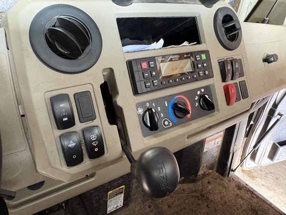 2024 John Deere XUV 835R - Photo10