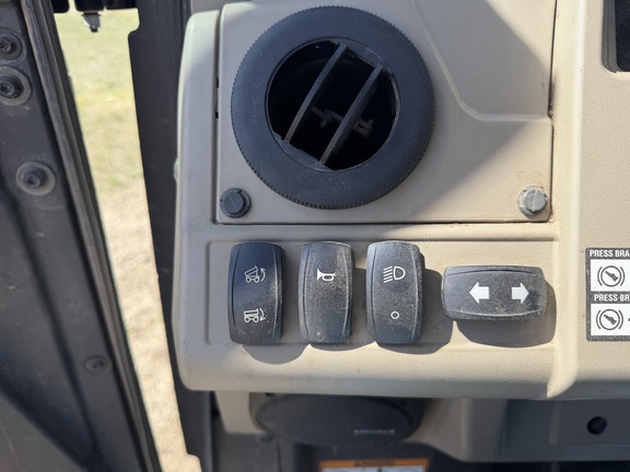 2024 John Deere XUV 835R - Photo21