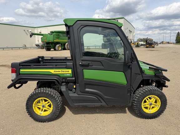 2024 John Deere XUV 835R - Photo2