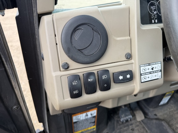 2024 John Deere XUV 835R - Photo21