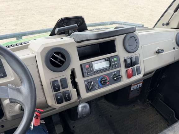 2024 John Deere XUV 835R - Photo23