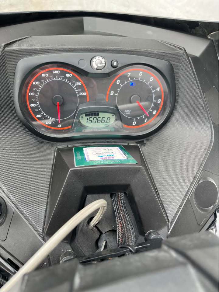 2015 Ski Doo renegade adrenaline Image 2