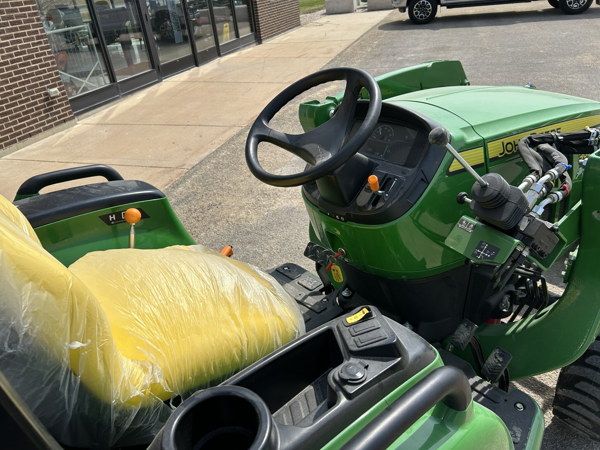  2025 John Deere 3038E at Heritage Tractor in Dixon, IL