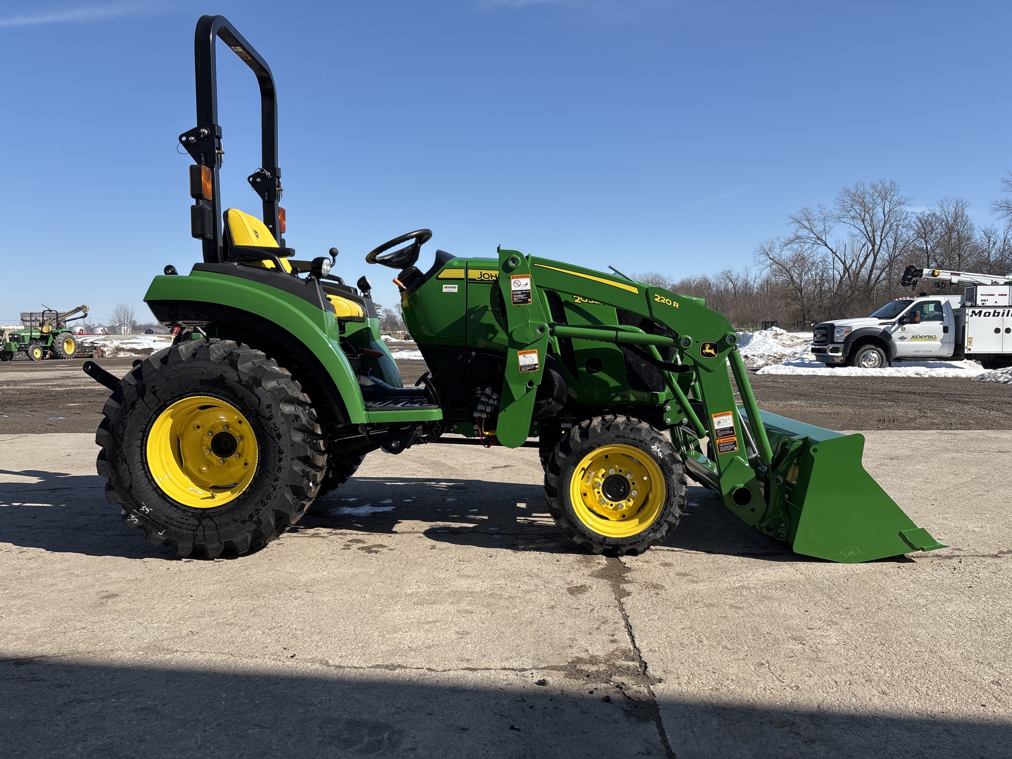 New In-Stock 2025 John Deere 2032R Compact Utility Tractors at Koenig Equipment in Knightstown, IN - PhotoXL3