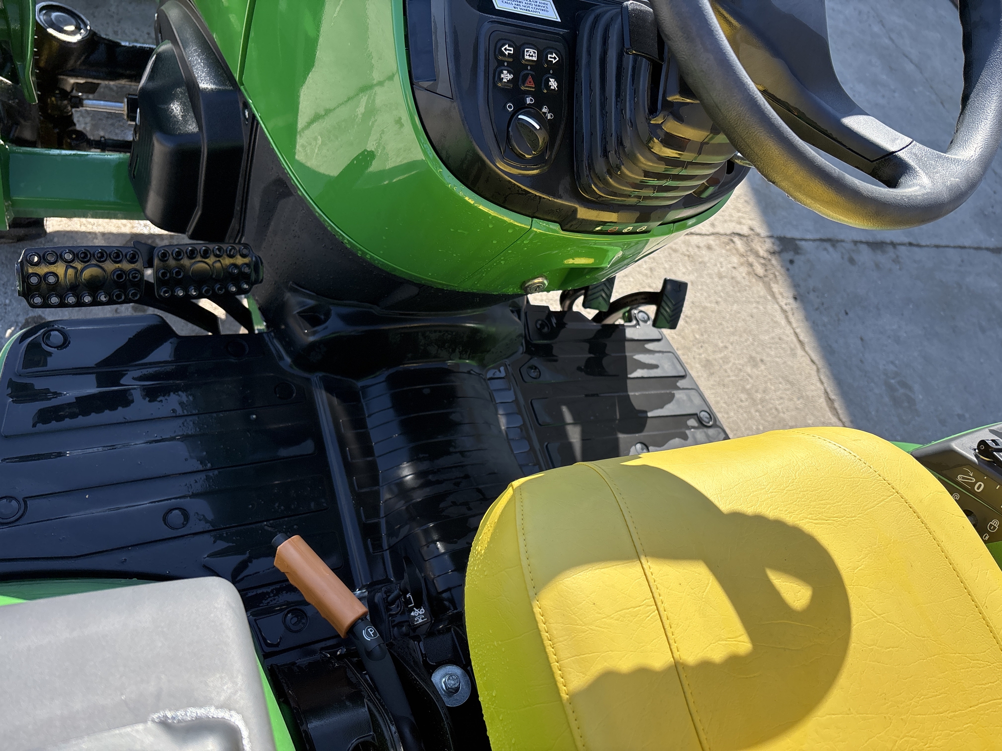 New In-Stock 2025 John Deere 2032R Compact Utility Tractors at Koenig Equipment in Knightstown, IN - PhotoXL14