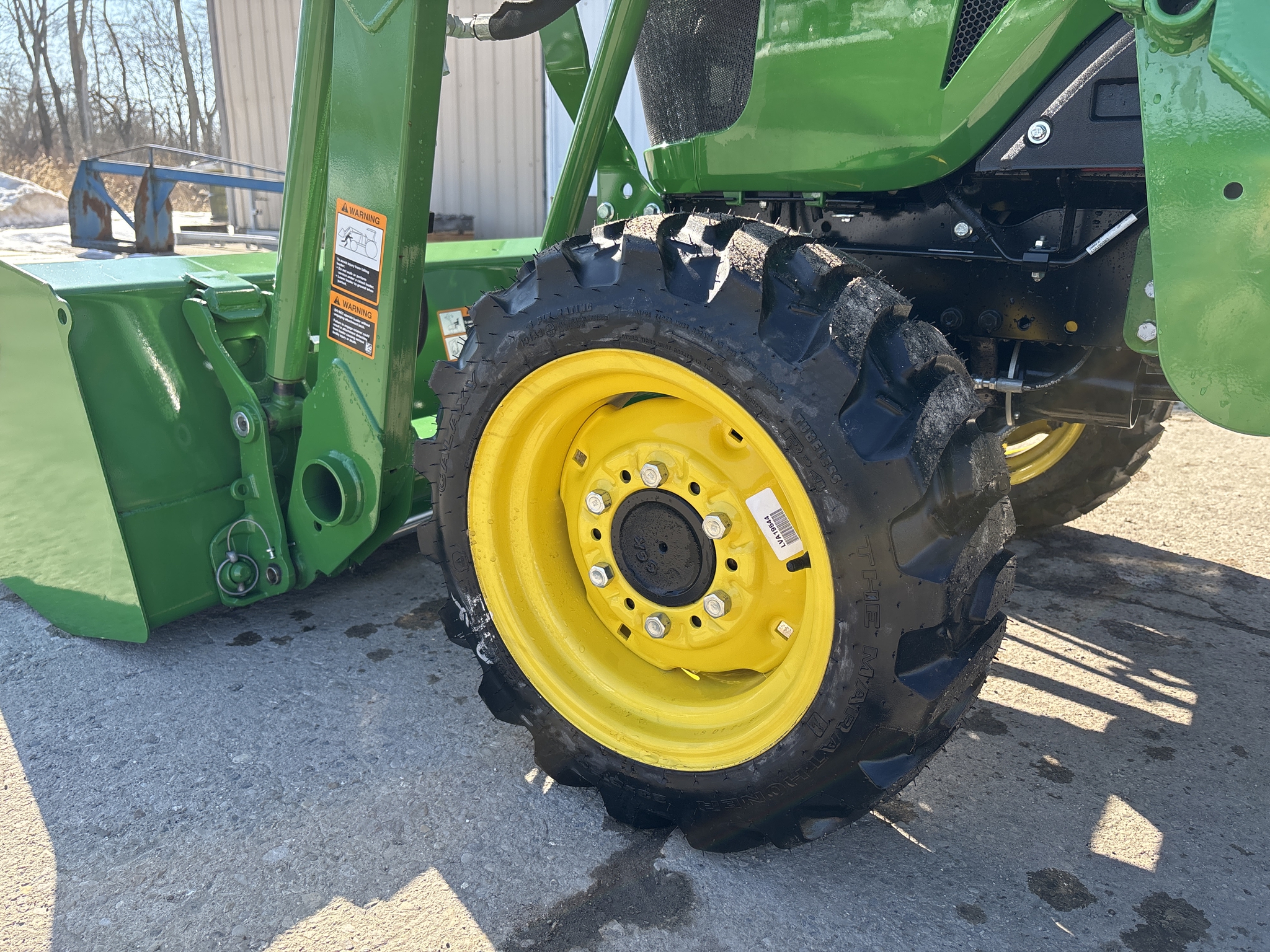 New In-Stock 2025 John Deere 2032R Compact Utility Tractors at Koenig Equipment in Knightstown, IN - PhotoXL9