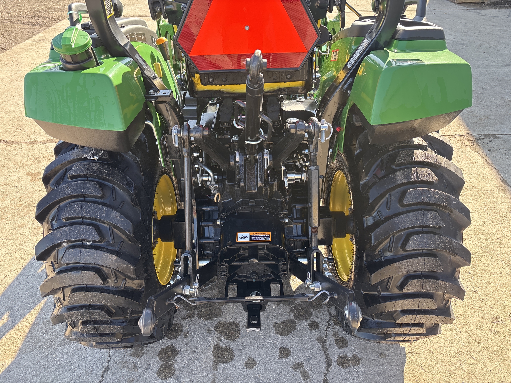 New In-Stock 2025 John Deere 2032R Compact Utility Tractors at Koenig Equipment in Knightstown, IN - PhotoXL13