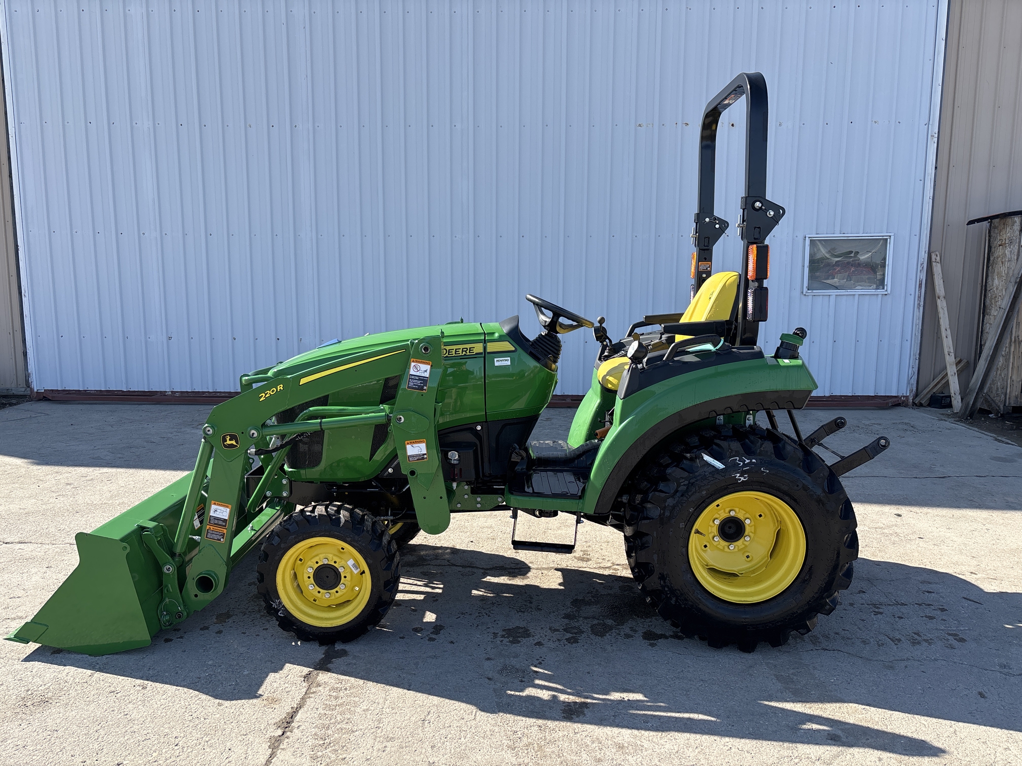 New In-Stock 2025 John Deere 2032R Compact Utility Tractors at Koenig Equipment in Knightstown, IN - PhotoXL7