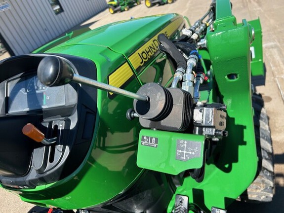 2024 John Deere 3038E (10th thumbnail)