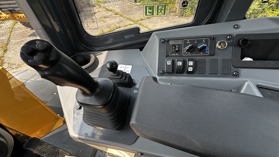 2025 John Deere 544 G