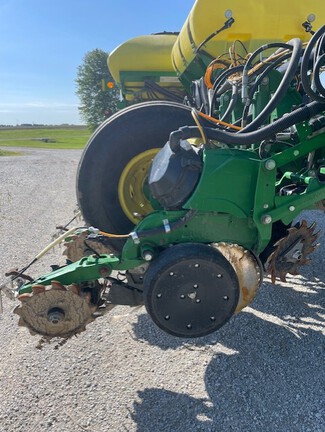 2017 John-Deere 1775NT