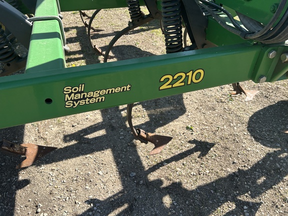 2011 John Deere 2210 - Photo16