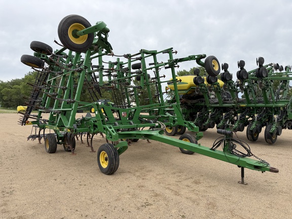  John Deere 2210