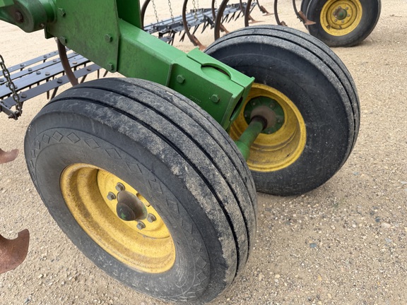 2011 John Deere 2210 - Photo12