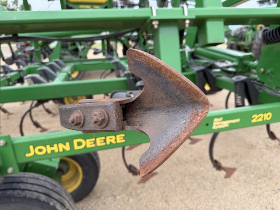 2011 John Deere 2210 - Photo19