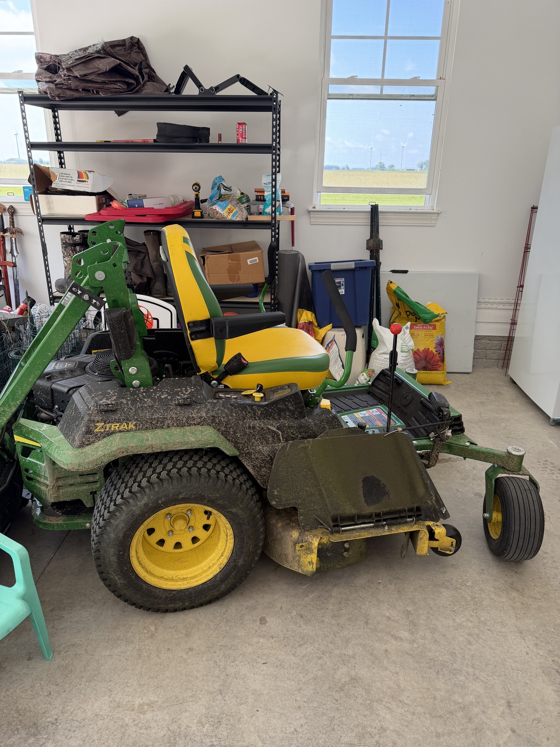 2022 John Deere Z545R Image 1