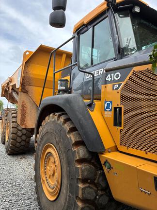 Photo of a 2025 John Deere 410 P