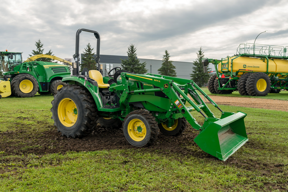John Deere 4044M