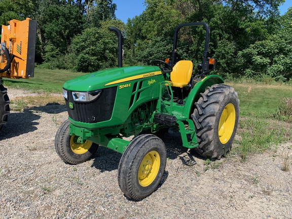 Photo of 2022 John Deere 5045E