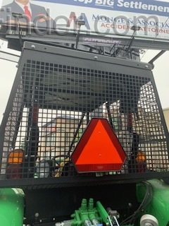 2016 John Deere 5075M Image 6