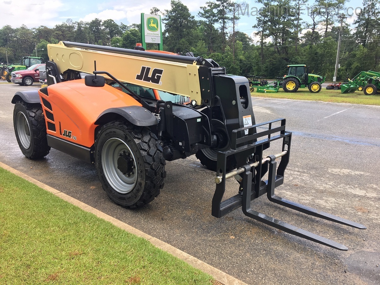 2020 JLG 742 Image 4
